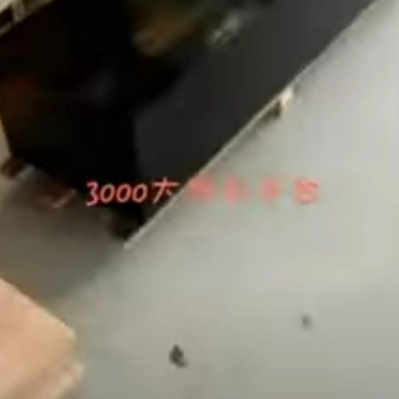የ 3 ሜትር-ረጅም ግራናይት መድረክ
