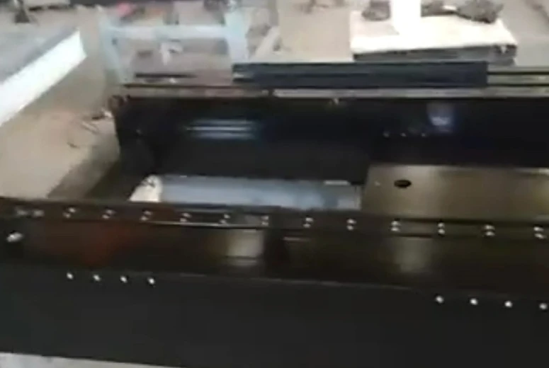 የተቆራረጡ ቀዳዳዎች እና የገቡ ክፍሎች